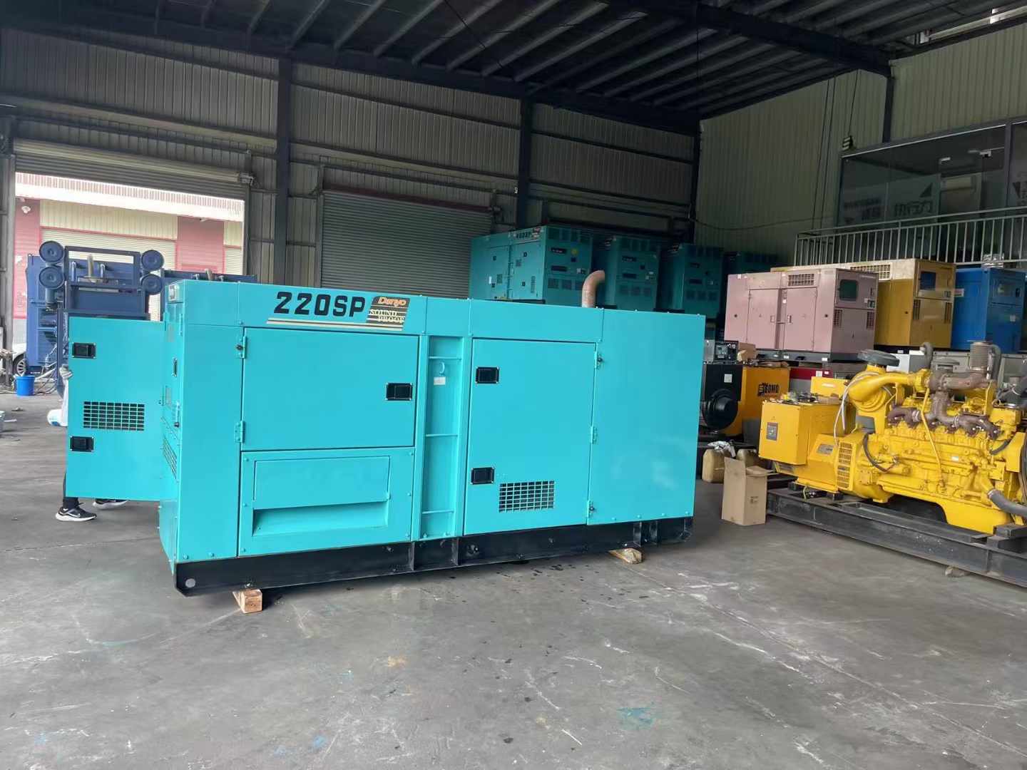 定日800kW 柴油发电机的输出电流波动范围是多少？