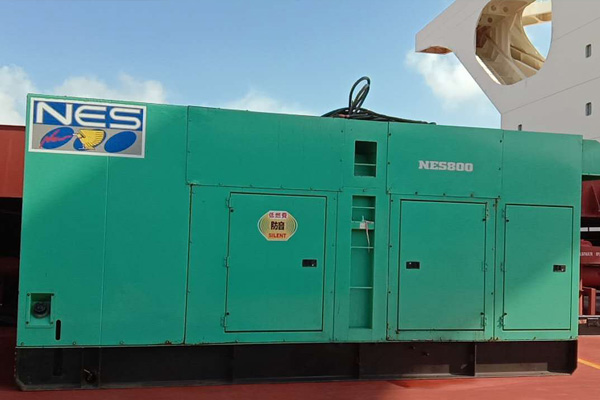 定日如何检测发电机组中性点接地是否良好？