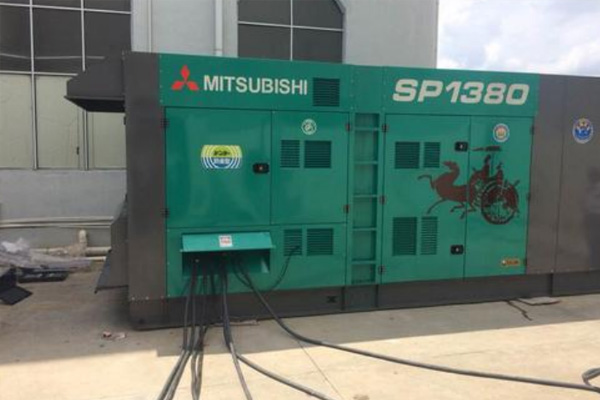 定日为什么有些柴油发电机组的输出电压可以调节？