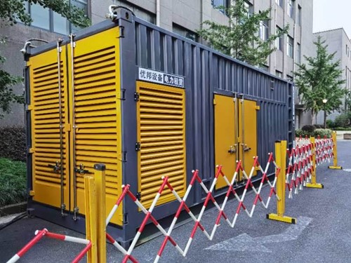 定日如何使用转速表检查发动机的转速？