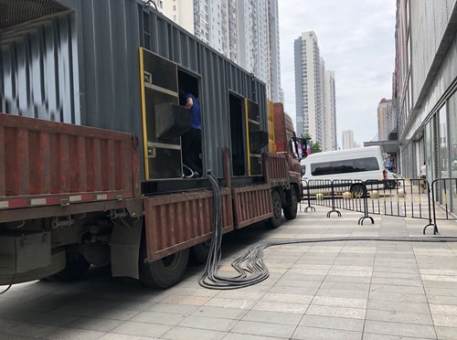 定日冷却液不足的情况下如何检查柴油发电机组？