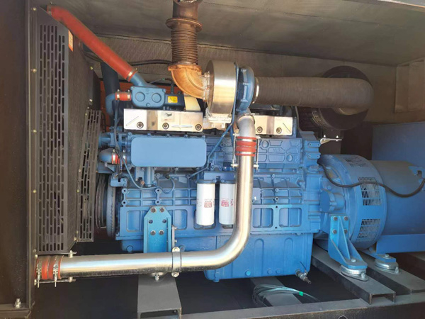 定日燃油消耗率与进气温度的具体关系是什么？